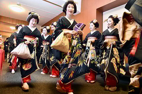 Kimono-clad "geiko" and "maiko" professional entertainers