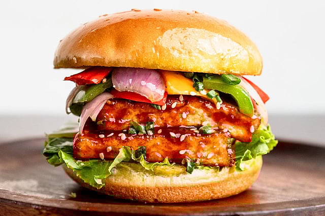 Chilli paneer burger