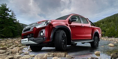 In frame: XUV700 2024 model.