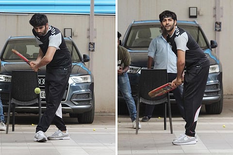 Photos of Kartik Aaryan playing cricket
