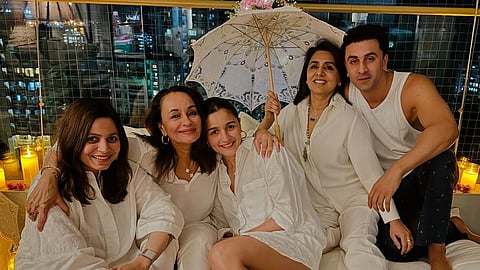 In frame: Alia Bhatt with Neetu Kapoor, Soni Razdan, Shaheen Bhatt and Ranbir Kapoor