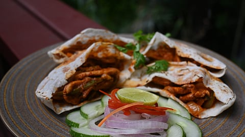 Recipe: Satiate your monsoon cravings with these simple Akki Pockets with Chicken Ghee Roast
