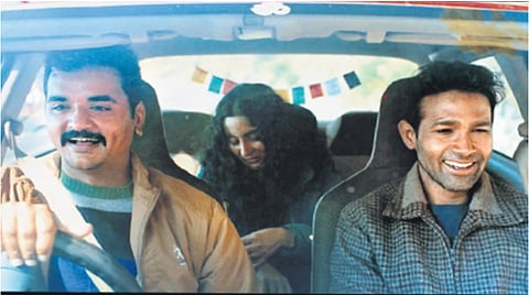  Alia Bhatt (L), Sharvari Wagh (R)