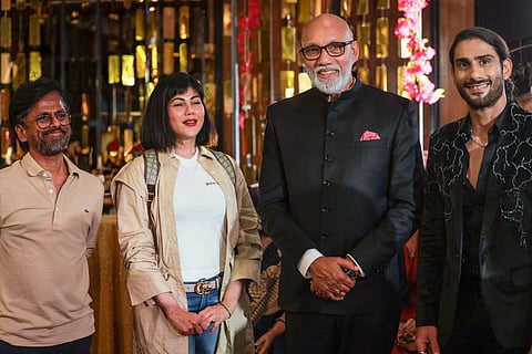  Alia Bhatt (L), Sharvari Wagh (R)