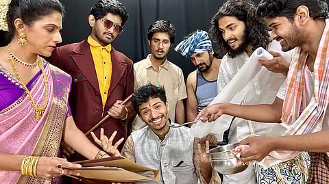 Cast of the play Kagitam Padava