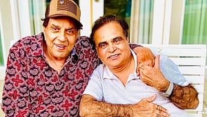 Dharmendra with his fan-turned-friend
