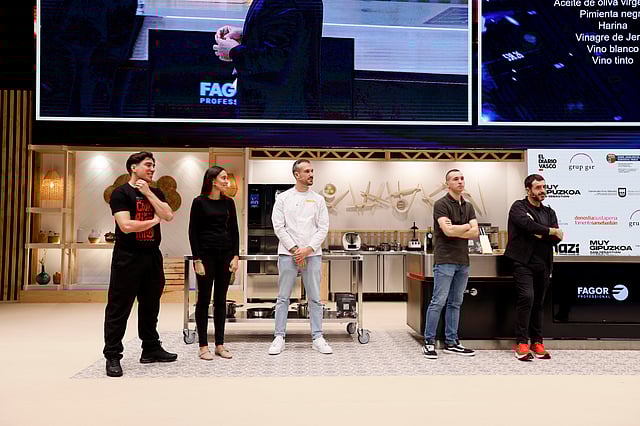 Chef Ricard Camarena (extreme left) with others during the presentation - AI versus humans