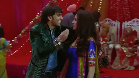 Ranveer Singh and Anushka Sharma in Ainvayi Ainvayi