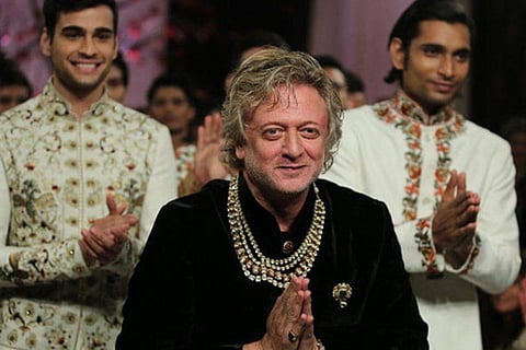 Kareena Kapoor Khan (L), Sharmila Tagore with Rohit Bal (R)