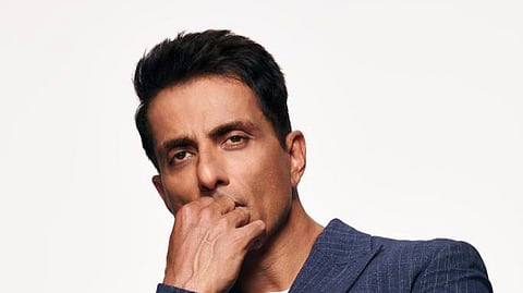 Sonu Sood travels in Mumbai Metro, interacts with fans