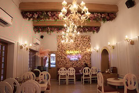 From Italian-inspired flavours to Instagrammable interiors, this café offers a cosy dining experience in South Kolkata