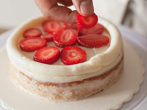 Easy desserts with mulberries and strawberries