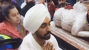 Diljit Dosanjh seeks blessings at Mahakaleshwar Temple in Ujjain