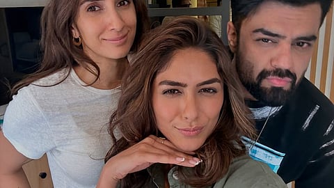 Mrunal Thakur (C) with Manish Paul (R) and a friend 