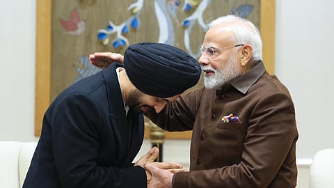  Diljit Dosanjh (L) with PM Narendra Modi (R)