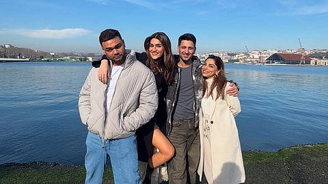 Kriti Sanon with friends