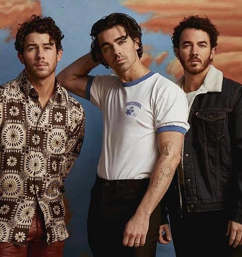 Kriti Sanon confirmed opposite Dhanush in ‘Tere Ishk Mein’