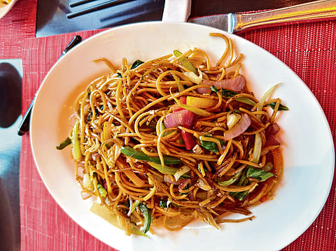 Stir-fried Hakka noodles with vegetables