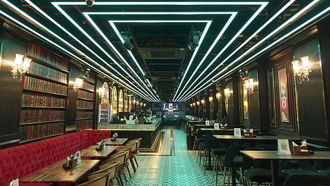 What makes this newly opened lounge bar on Park Street a desirable weekend hotspot?