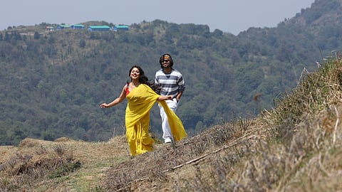 Oindrila Bose and Anubhav Kanjilal helm the upcoming Bengali movie Thik Sondhe Namar Aage 