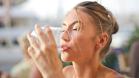 Should you drink cold water immediately after coming from outside? 