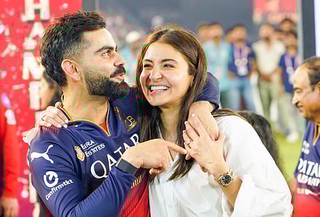 ‘Namma Bengaluru’, says Anushka Sharma as hubby Virat touches down in the city with IPL trophy