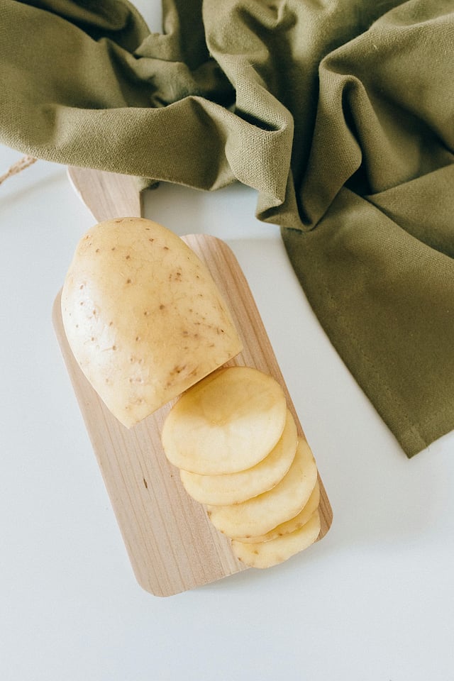 It is important to take care of wooden chopping boards so that they last longer 