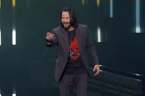 Keanu Reeves pays to defend fans from fake profiles