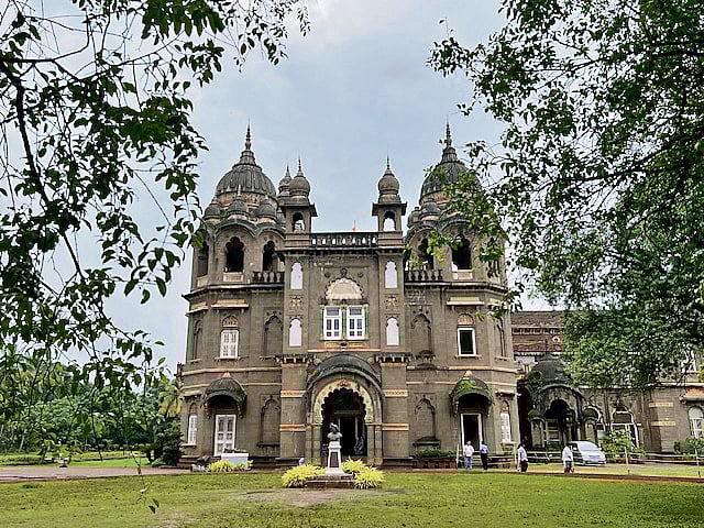 Majestic New Palace in Kolhapur, home to the Shri Chhatrapati Shahu Museum showcasing royal artefacts