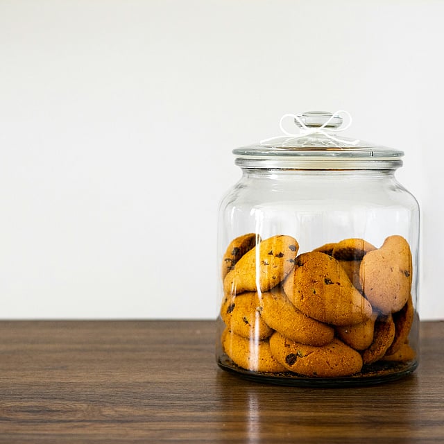 How to recycle and use an old jar? 