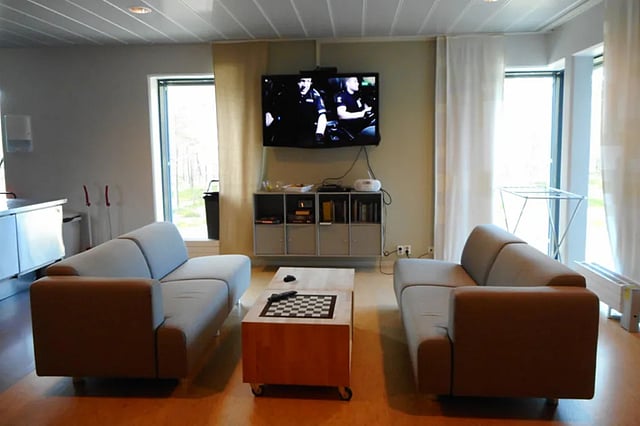 Norwegian prison allows tv and luxury sofa