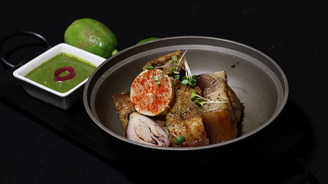 Food of Meghalaya ranges from meat, rice, fruits, fishes and more. 