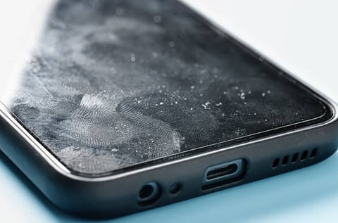 Keeping your phone screens smudge-free can be a chore