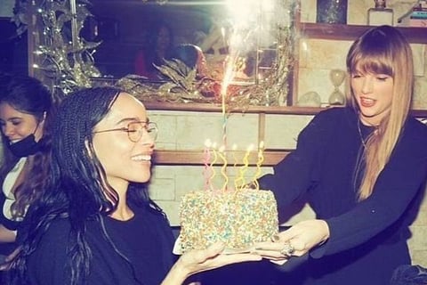 Zoe Kravitz’s snake story about Taylor Swift goes viral