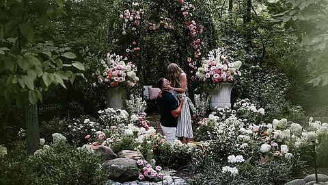 Taylor Swift and Travis Kelce are now engaged! Pictures and details inside!