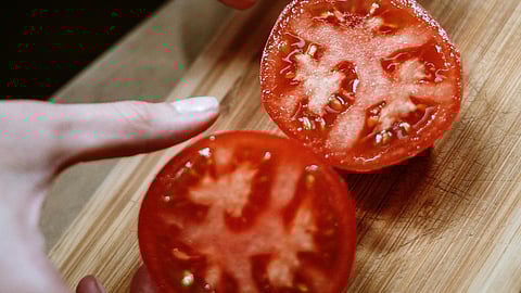How to peel a tomato without creating a mess?