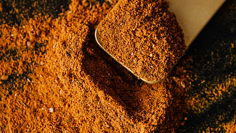 How to remove turmeric stain from your clothes?