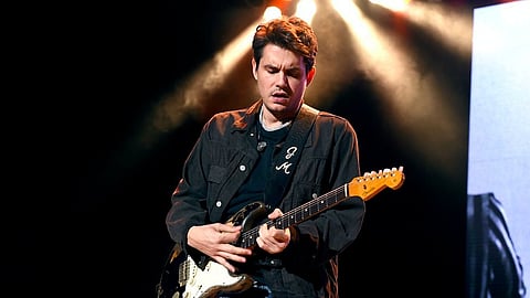 Who John Mayer dating?