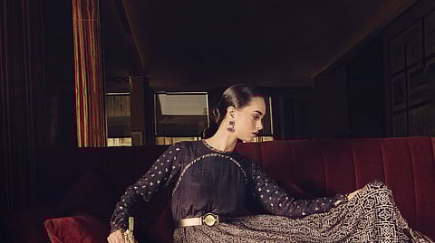 The colours of JJV Kapurthala Satt are subtle and have jewel tones