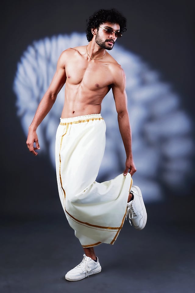 Tailored anti-slip veshti with elastic waistbands, drawstrings, and side pockets by Purushu Arie