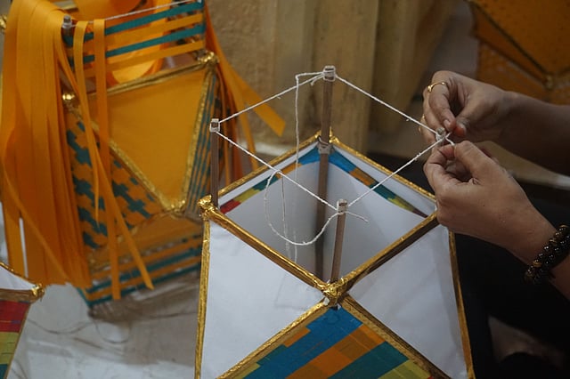 A kandeel being made 