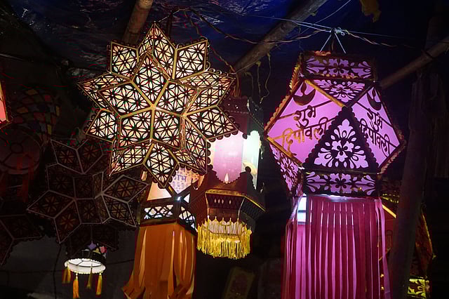 A couple of Kandeel hang for display