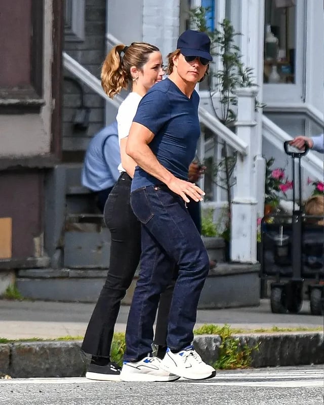Ana de Armas and Tom Cruise spotted in Vermont