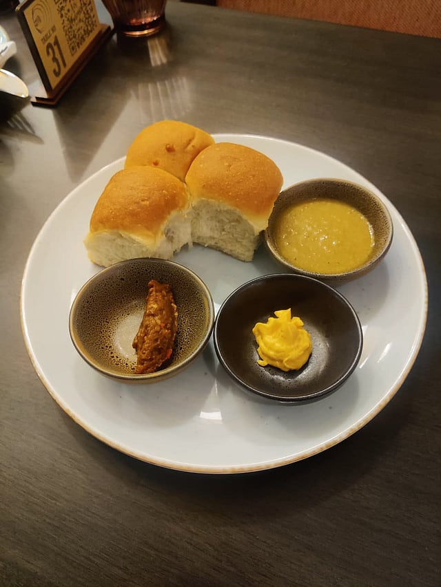 And while we were happily immersed in this feast, sipping on a mocktail, Island dusk turned out to be a good idea