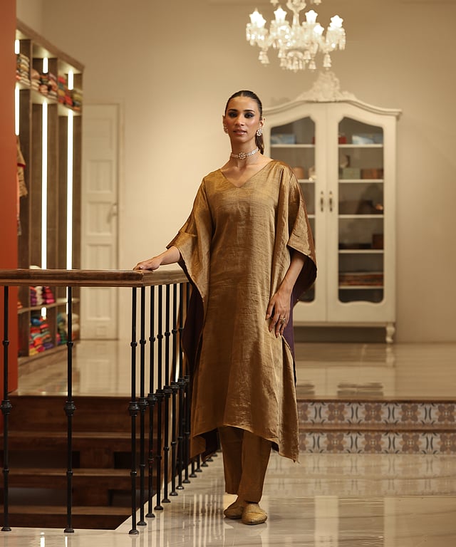 This label’s new collection silhouettes fashioned from hand-woven chanderi tissue