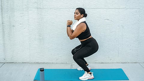 What can we learn about sumo squat benefits from Deepika Singh's sumo squat session with her niece?