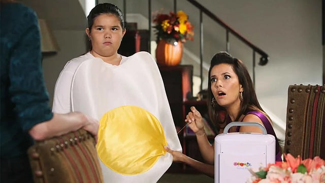 Madison De La Garza in Desperate Housewives
