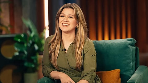 Kelly Clarkson tries recipes etched on grave stones