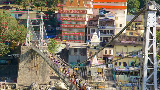 Rishikesh's iconic Lakshman Jhula to be replaced with a new glass bridge!