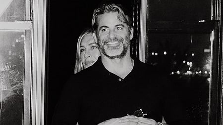 Jennifer Aniston and Jim Curtis go Insta-official